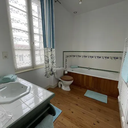 Le Presbytere Bonnes (Charente)