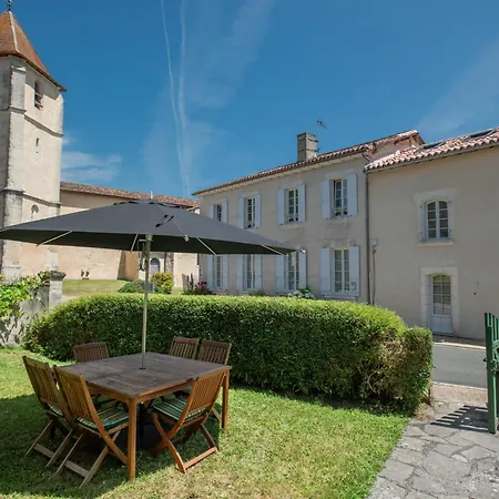 Le Presbytere Tatil Evi Bonnes (Charente)