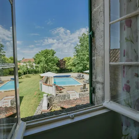 Tatil Evi Le Presbytere Bonnes (Charente)