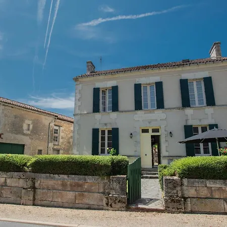 Le Presbytere Vakantiehuis Bonnes (Charente)